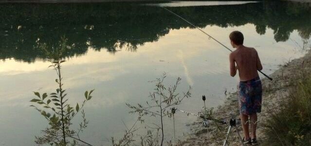 Pêche dans un lac Pêche dans un lac